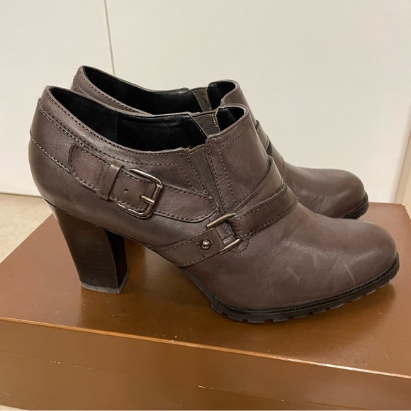 Audrey Brooke “Shootie” Black Heels 10M, Treaded-Lug Type Soles. Gently worn. - Picture 4 of 10